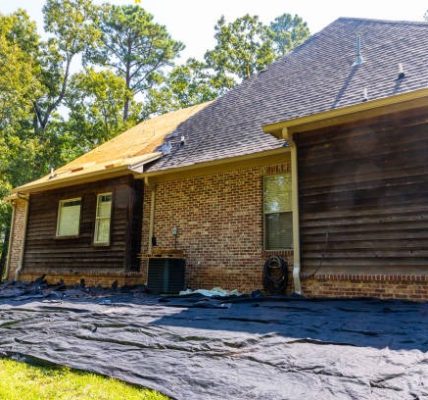 Roof Damage Insurance Claims Made Easy with Professional Contractors