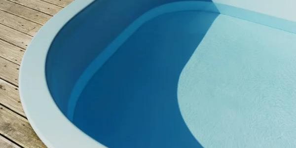 Connect with a Reliable Swimming Pool Contractor Near Me for Quality Work