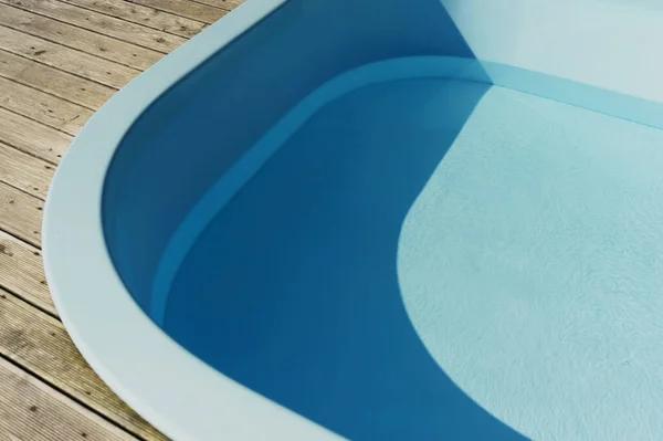 Connect with a Reliable Swimming Pool Contractor Near Me for Quality Work