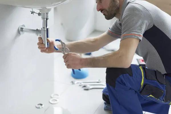 Choosing the Right Plumber for Your Plumbing Needs