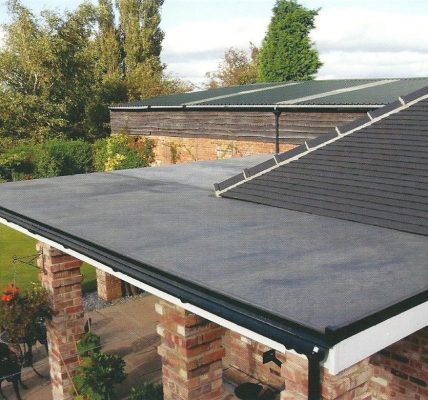 Flat Roof vs Pitched Roof Comparison for Homeowners