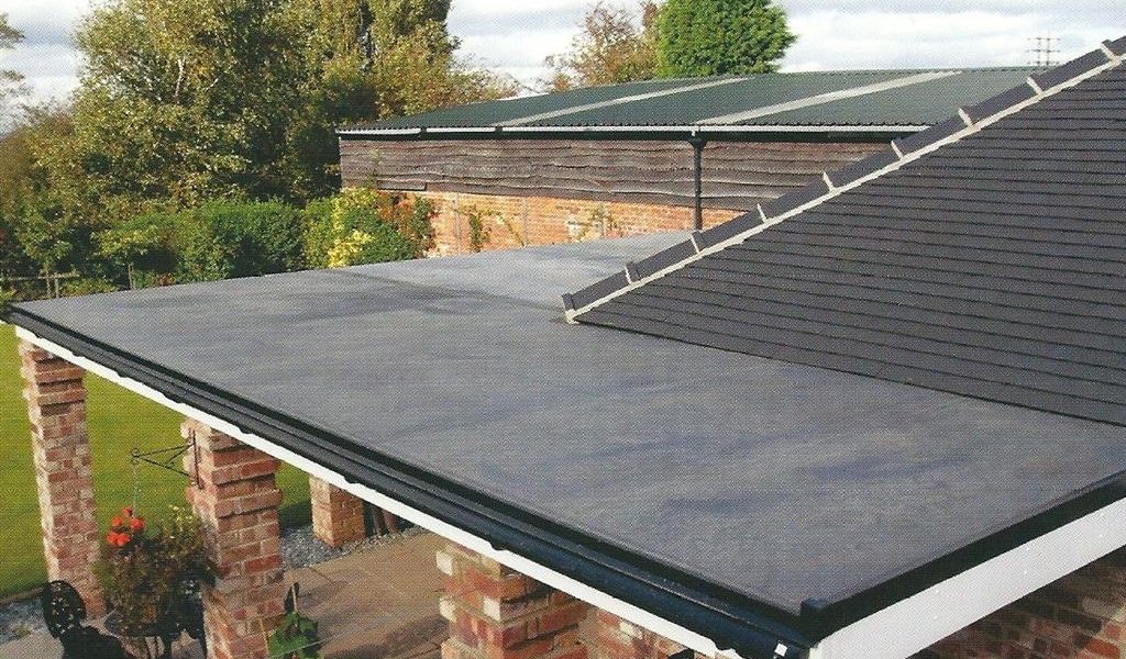 Flat Roof vs Pitched Roof Comparison for Homeowners