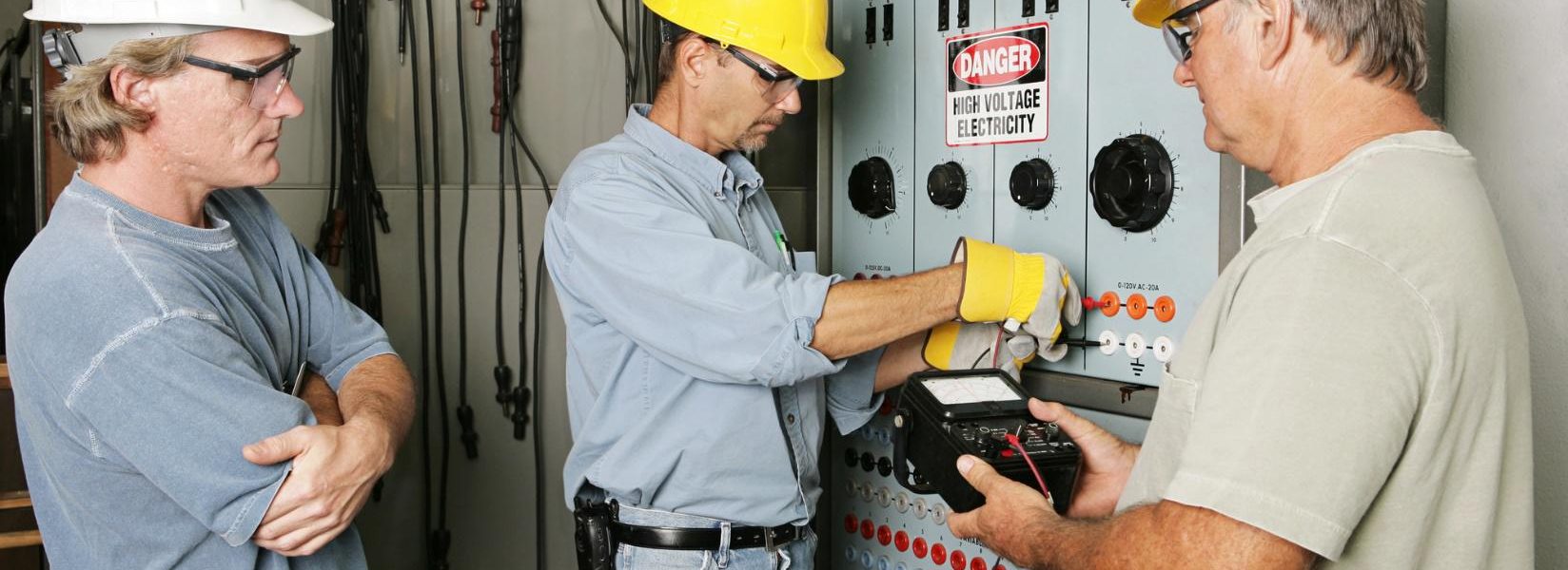 Choosing the Right Industrial Electrical Contractor in Manitoba