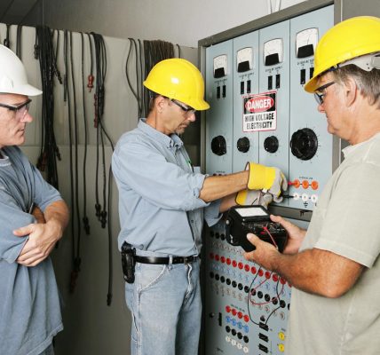 Choosing the Right Industrial Electrical Contractor in Manitoba