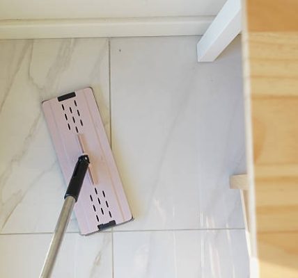 Commercial Cleaning Tips to Keep Your Workplace Spotless