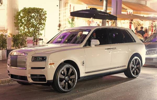 What to Expect When Visiting a Rolls Royce Dealership